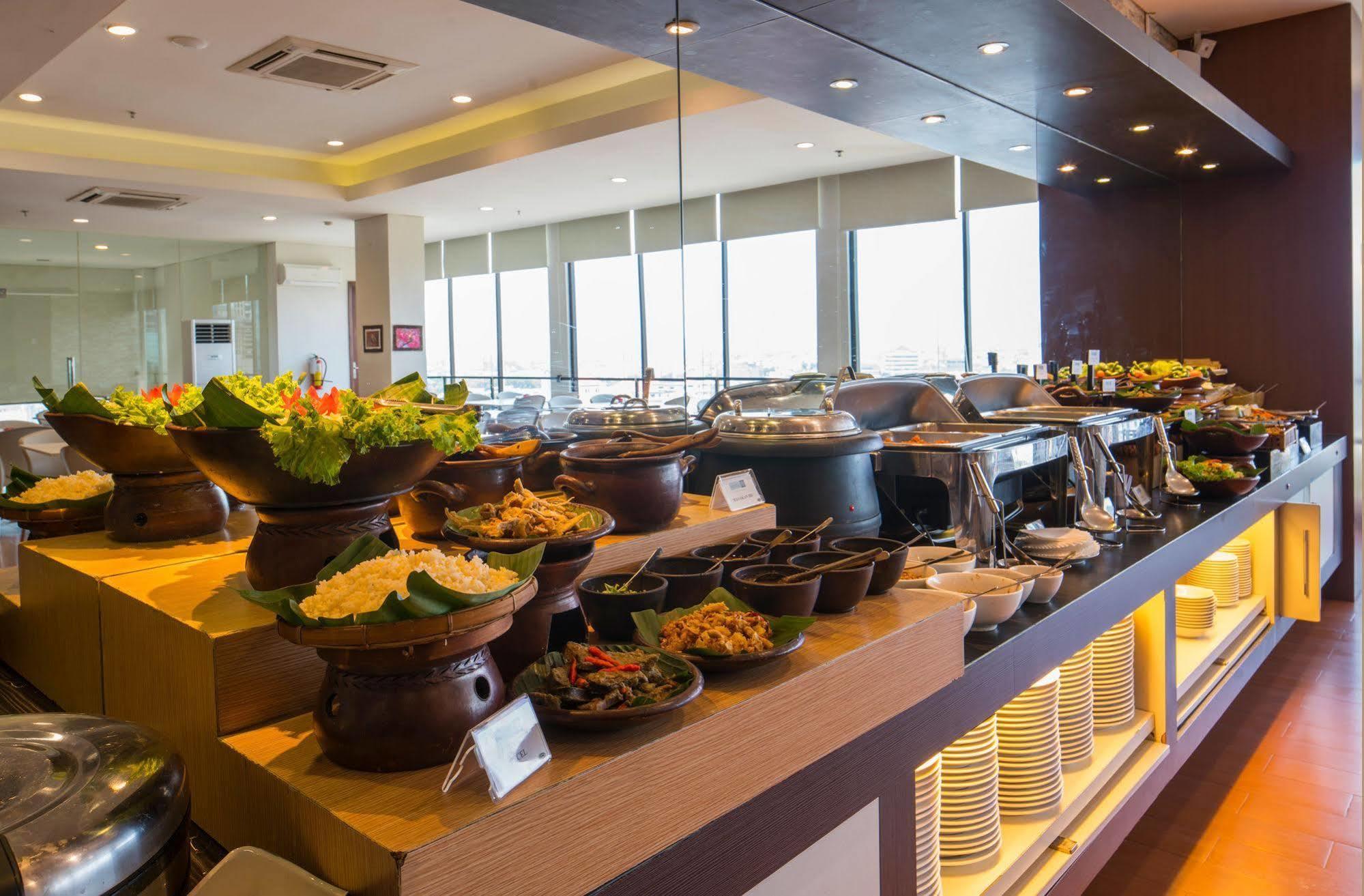 Hotel 88 Embong Malang Tunjungan Surabaya By Wh - Breakfast With The Best View On The Highest Floor And Strategic Location In The City Center Exterior foto